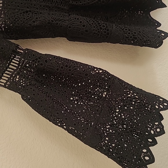 Boohoo Black Crotchet Lace Longsleeve Bell Sleeve Peplum Top Size 6 - Picture 5 of 11